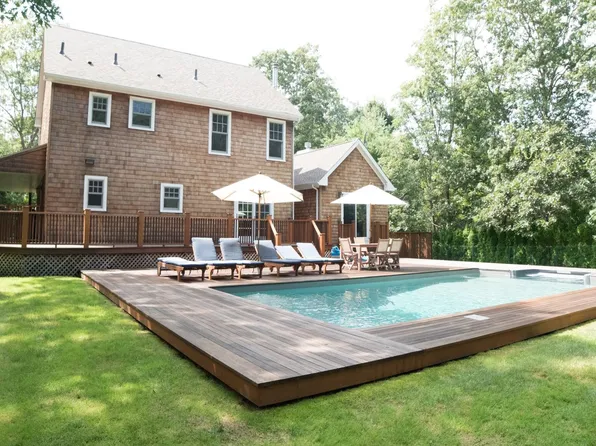 https://photos.zillowstatic.com/fp/973c42a33d0fc668ddaf31d603ba2604-p_e.webp