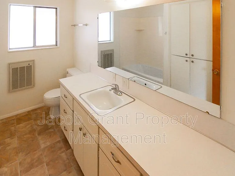 2134 Saint Clair Rd — Photo 6