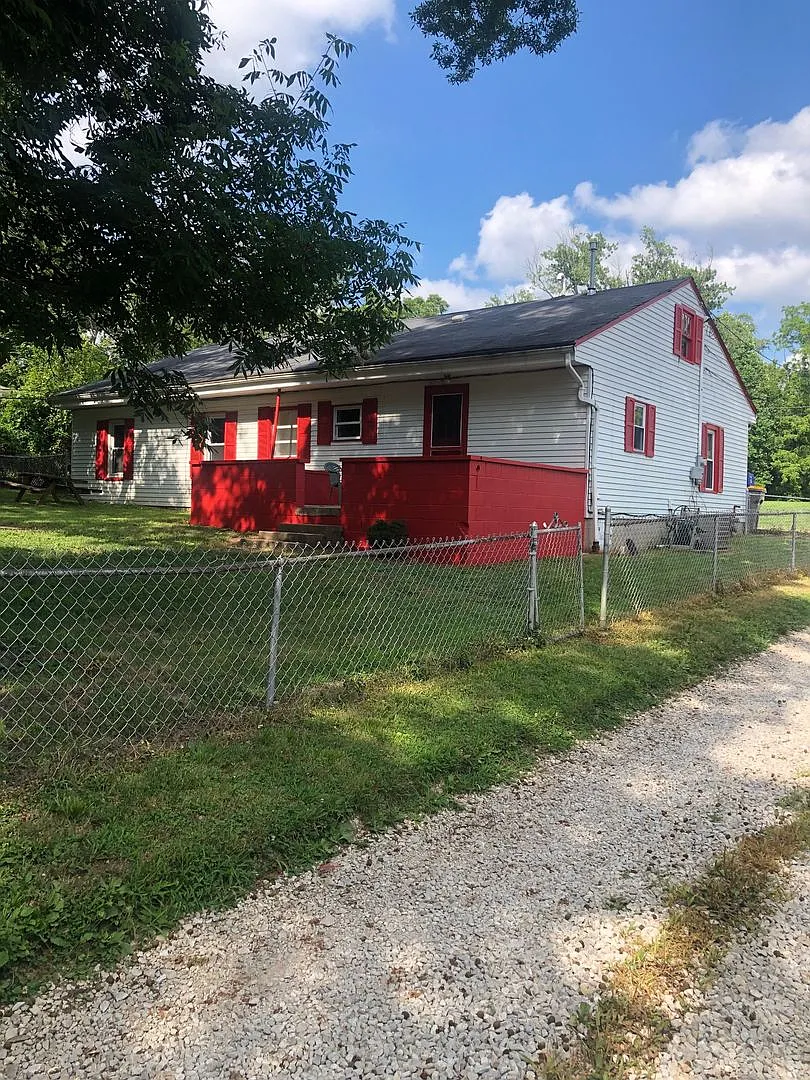 Spacious 3 Bed/2 Bath With Fenced Yard And Large Deck! — Photo 1