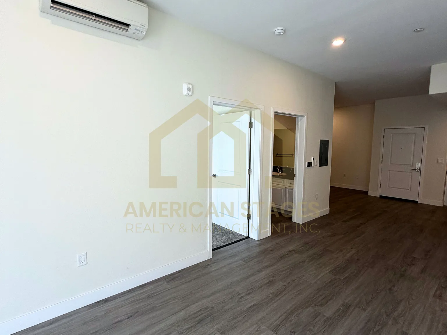 101 North Broadway - 209 — Photo 3