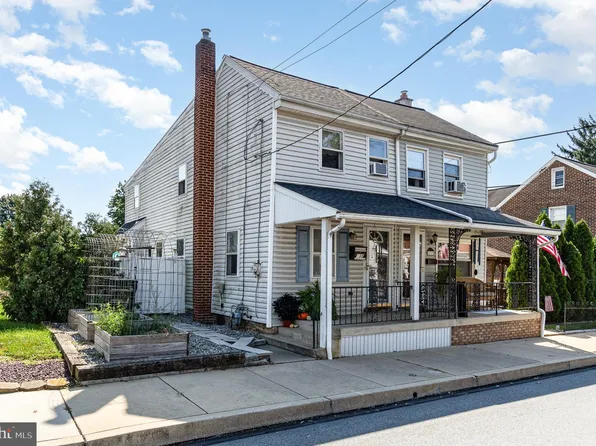 135 New Haven St, Mount Joy, PA 17552