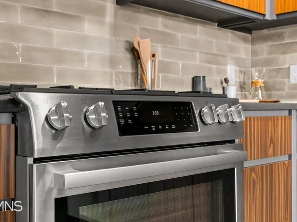 325 Lafayette Avenue image 3 of 10