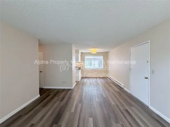 5625 SE Gladstone St APT 14, Portland, OR 97206