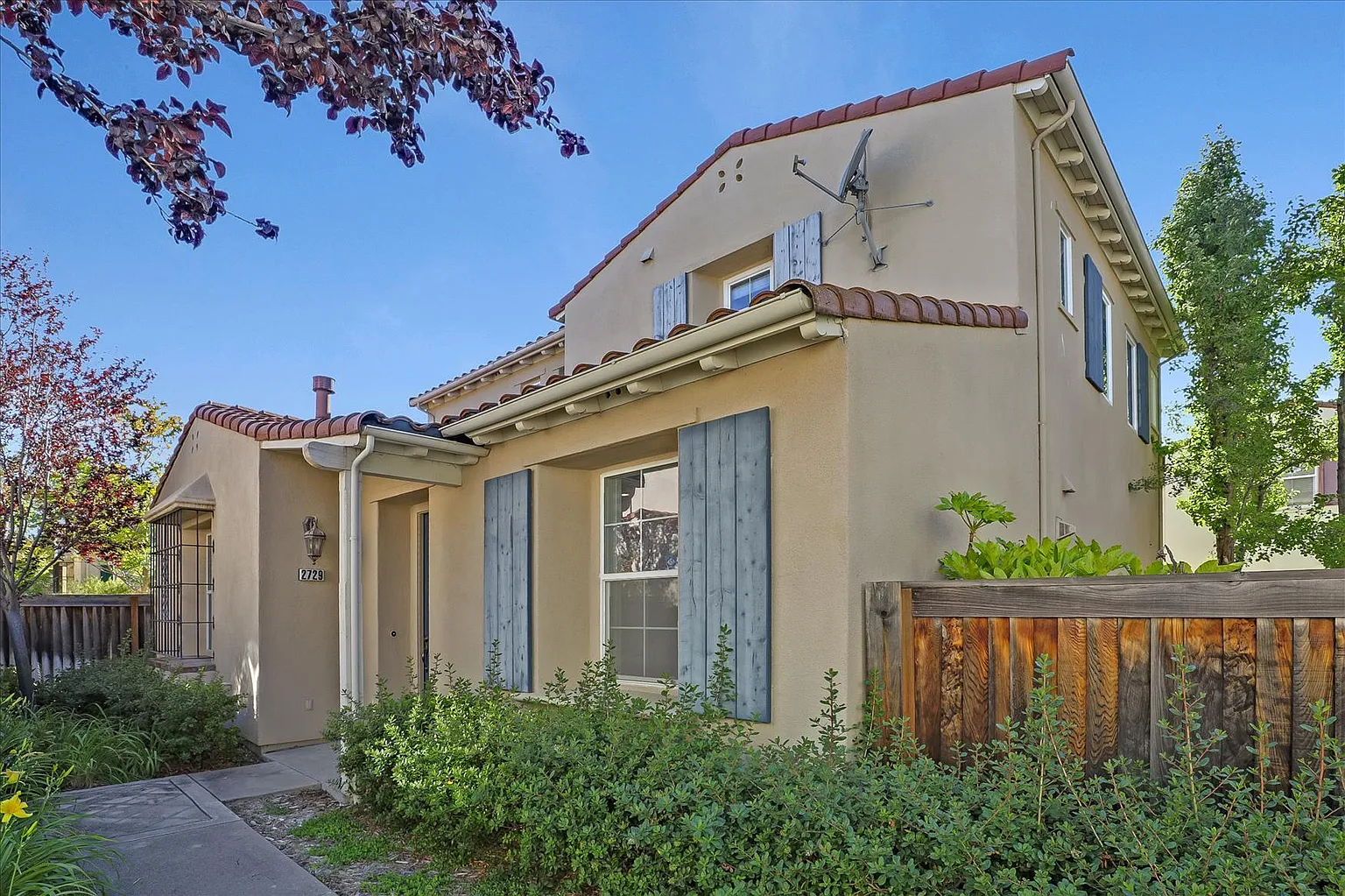 2729 Mountain Ash Ln photo 1