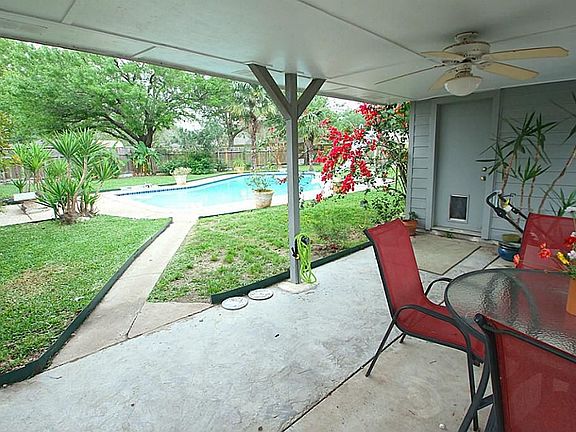COVERED PORCH