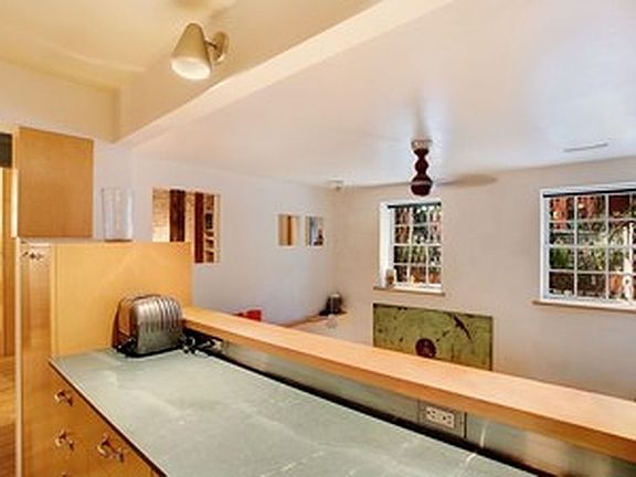5th image of 139 W 13th St APT 1C