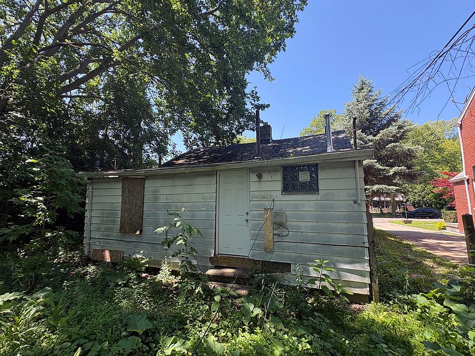 2nd image of 5204 Hereford St