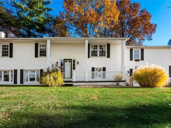 1060 Griffiths Dr, Zanesville, OH 43701