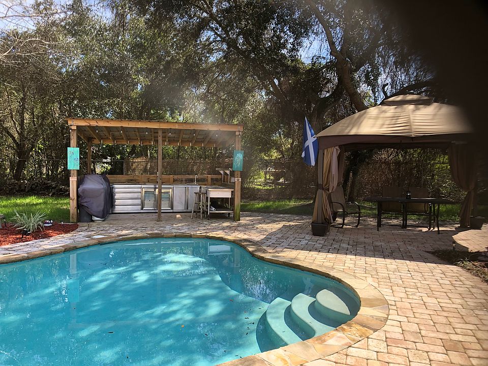 Outdoor kitchen 