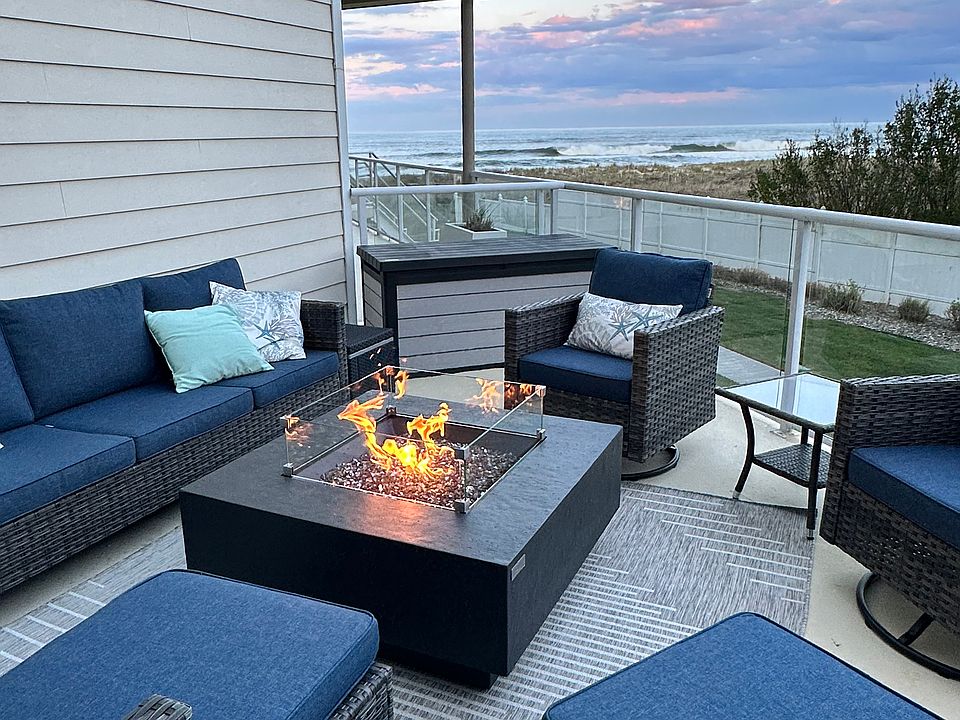 Beautiful firepit and seating area