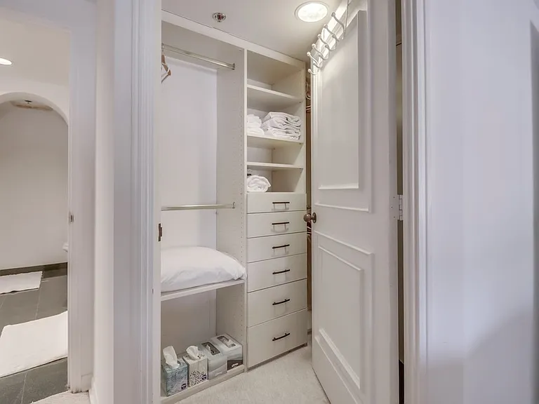 100 Harbor Dr #504 — Photo 35