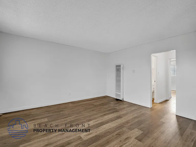 1525 Pine Ave. — Photo 13