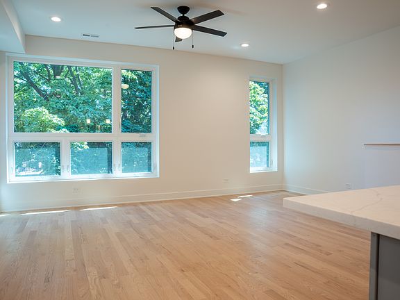 2nd image of 6206 S Saint Lawrence Ave Unit 2