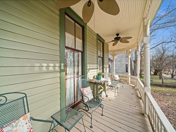 209 W Pine St, Palestine, TX 75801