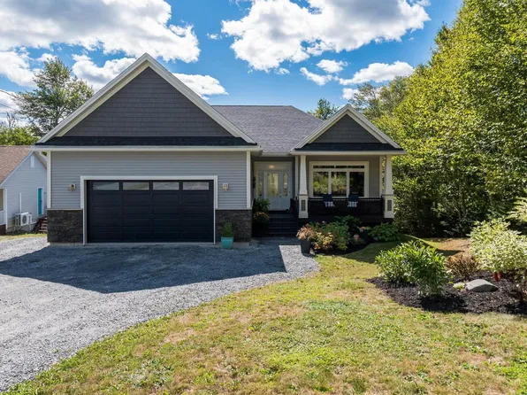 769 Lakeview Ave, Middle Sackville, NS B4E 3G9