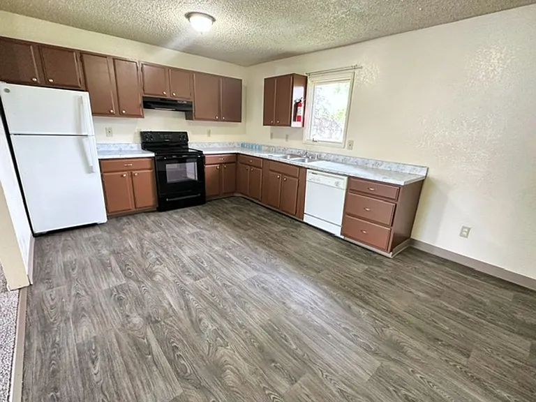 325 N Hoyt St — Photo 9