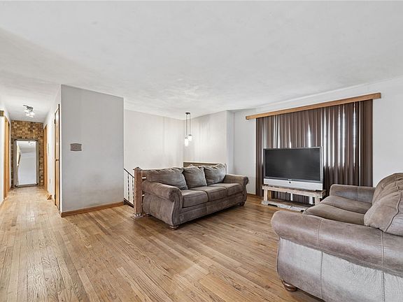 3rd image of 214 Quinn Rd