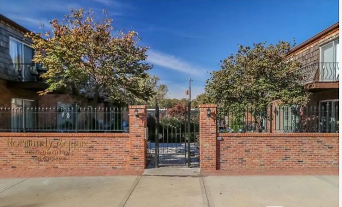 Building Photo - 4426 Jarboe St #5