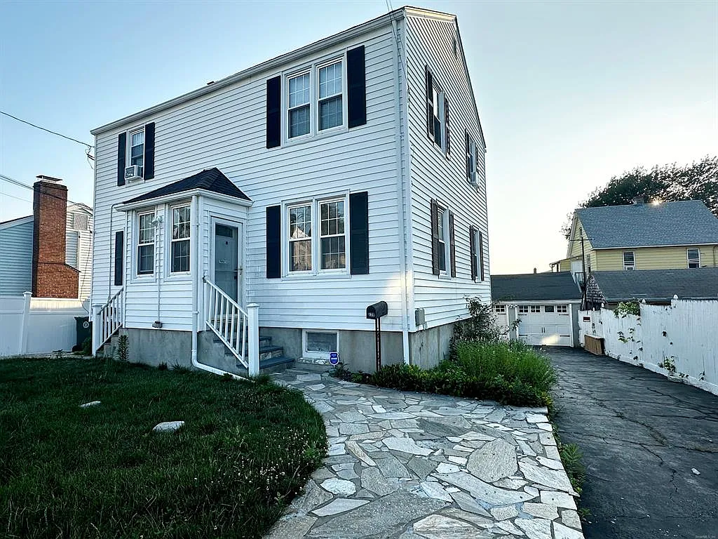 2 bed, 900 sqft, $2,400 — Photo 4
