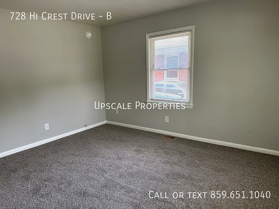 728 Hi Crest Drive — Photo 4