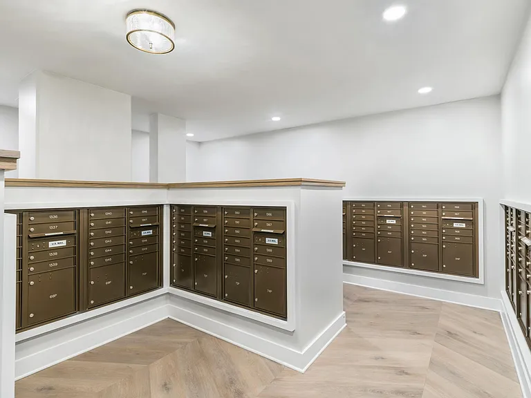 Stay connected and organized at Modera Waugh! Our modern mailroom is designed for your convenience, offering easy access to packages and deliveries in the heart of Houston's vibrant Montrose neighborhood.