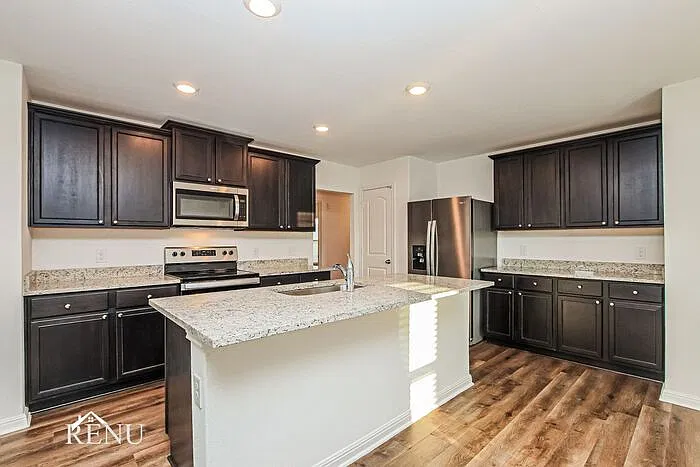 3 bed, 2.0 bath, 1347 sqft, $1,700 — Photo 3