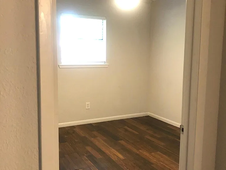 1310 N Charlotte Ave — Photo 9