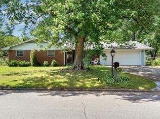 1003 W Bel Air Dr, Fayetteville, AR 72703