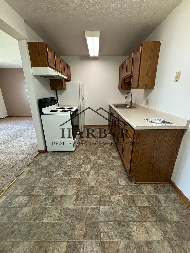 Hayfield Greens Apartments — Photo 1