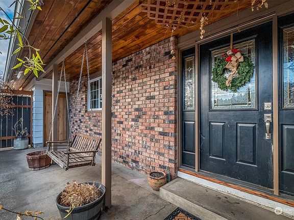 3rd image of 120 Park View Dr