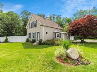 585 County Rd, Rochester, MA 02770