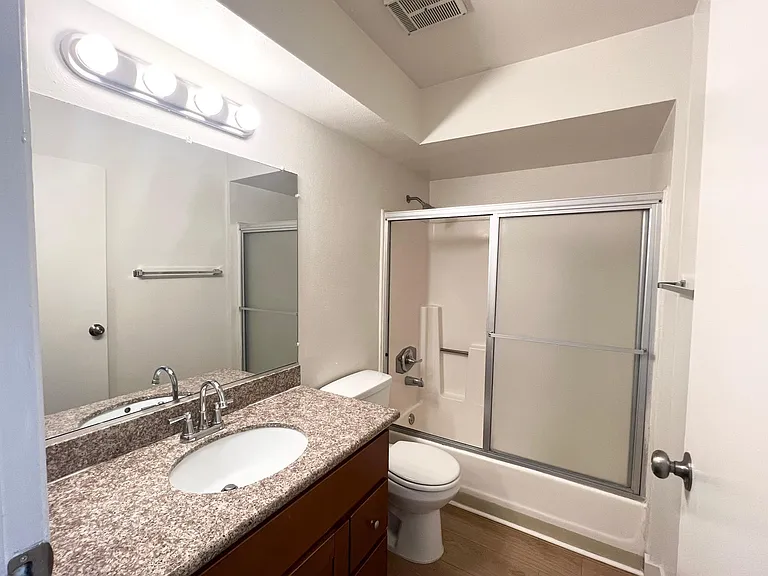 6456 Hazeltine Ave #6 — Photo 10