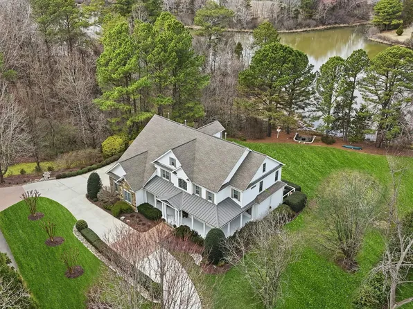 300 Lake Manor Rd, Chapel Hill, NC 27516