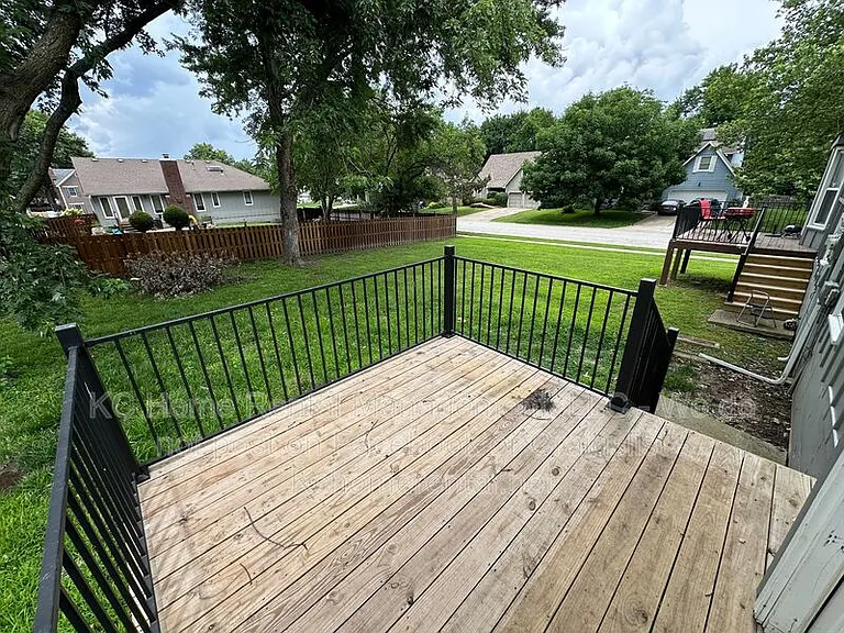 1420 SE 7th Pl — Photo 32
