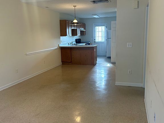2nd image of 1525 Classic Dr APT B