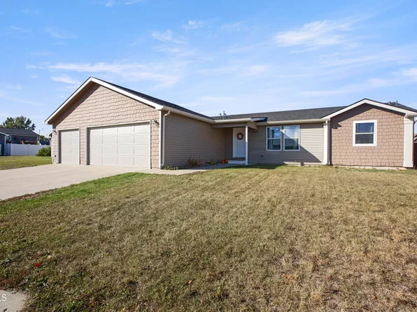 2409 12th Ave W, Williston, ND 58801