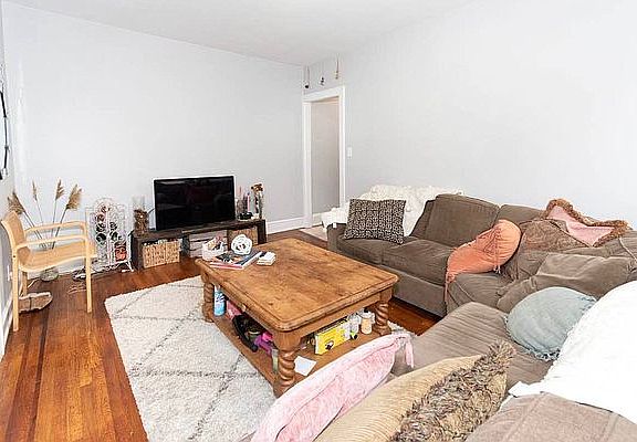 3rd image of 43-40 42nd St #3