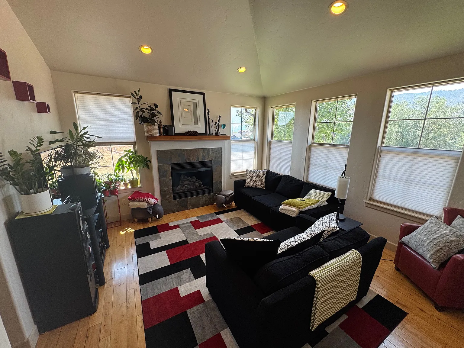 3 bed, 2.5 bath, 1935 sqft, $4,300 — Photo 4