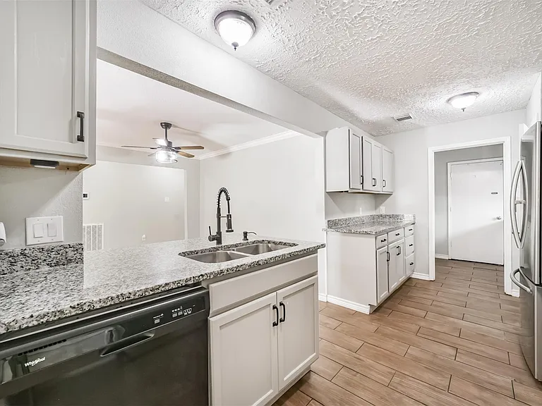 22203 Fincastle Dr — Photo 13