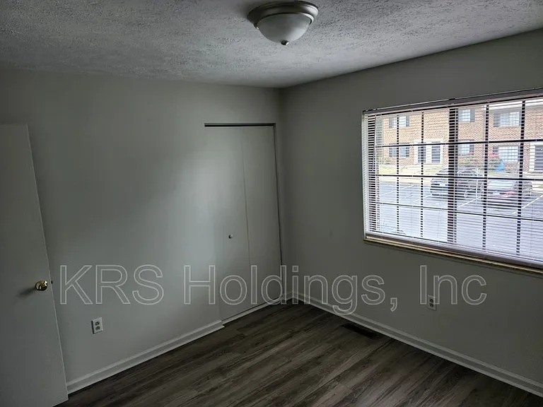 208 Straith St #C23 — Photo 8