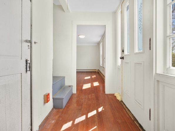 397 Locust St, Swansea, MA 02777