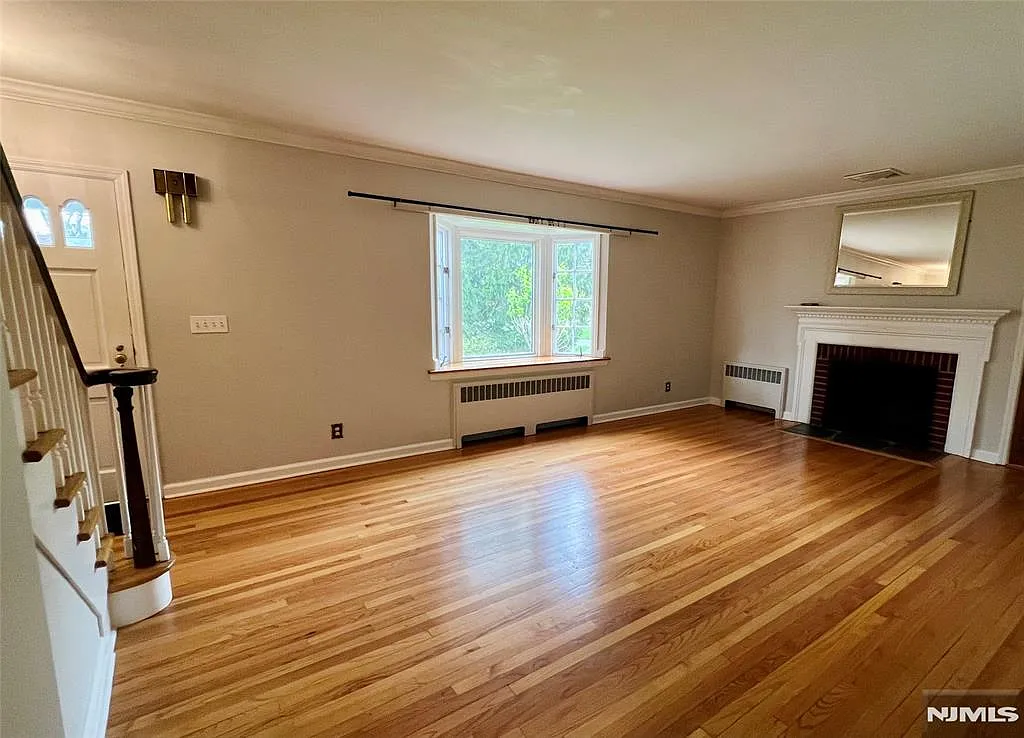 5 bed, 2480 sqft, $6,350 — Photo 4