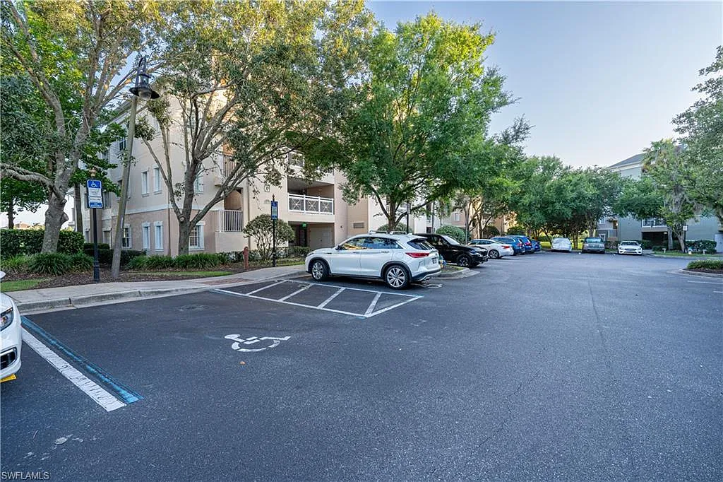 3 bed, 3.0 bath, 1686 sqft, $2,150 — Photo 2