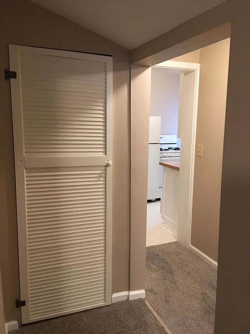 504 Clark St Apartment — Photo 4