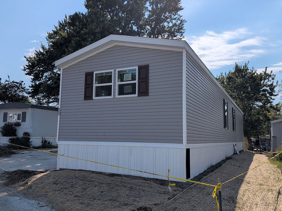 2nd image of 30 Honeysuckle Ln