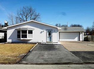 804 7th St, Colona, IL 61241