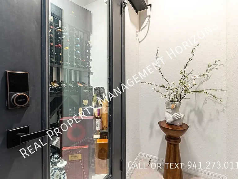 5623 N Honore Ave #322 — Photo 3