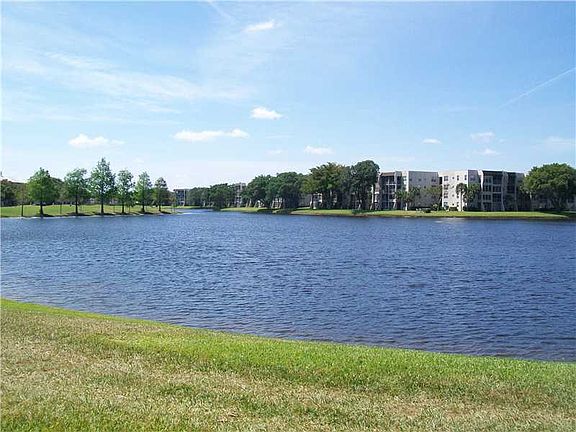 5th image of 1522 Whitehall Dr APT 105