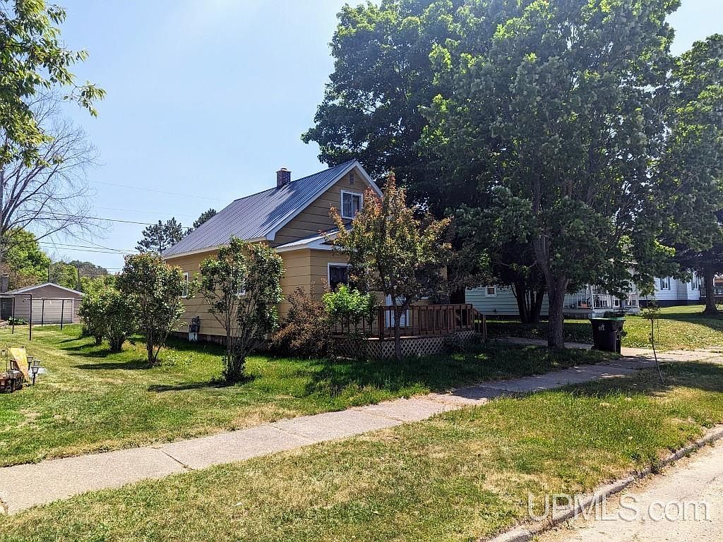 1120 N 1st Ave, Iron River, MI 49935 Zillow