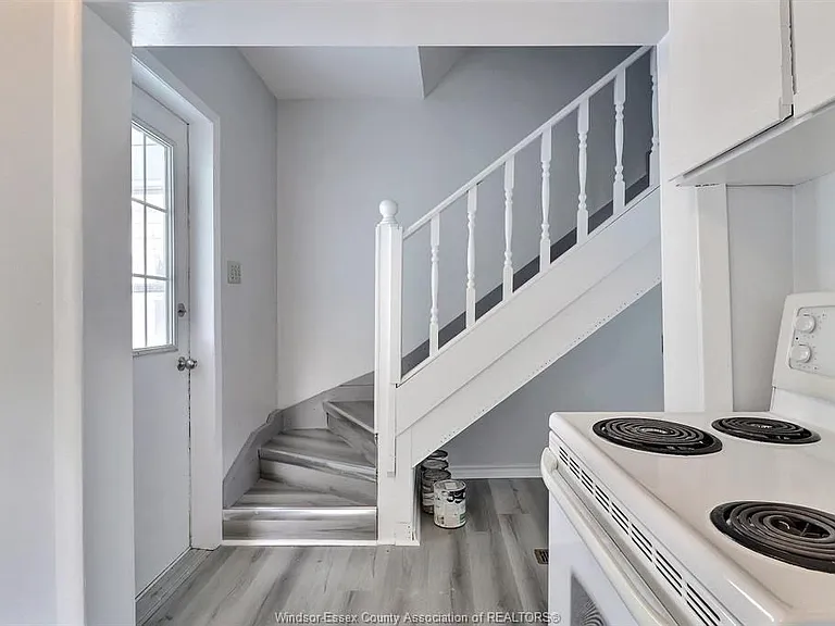 996 Albert Rd — Photo 9